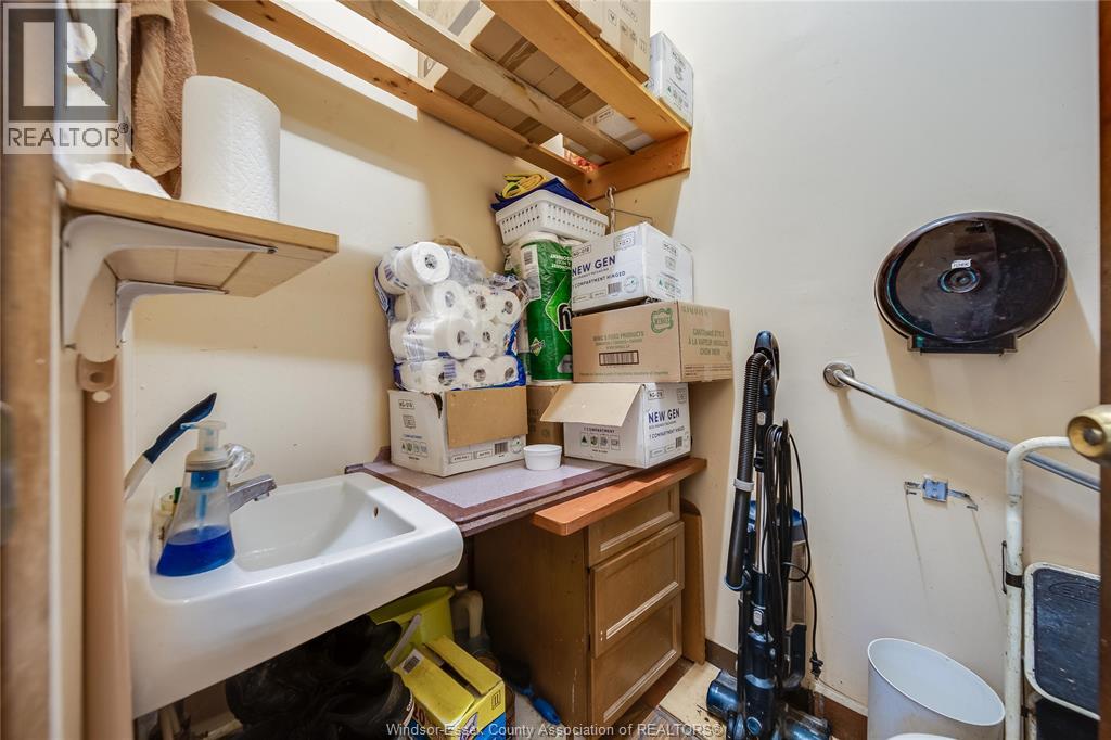 Photo 27 of 3041 Dougall Avenue Unit 6, Windsor ON