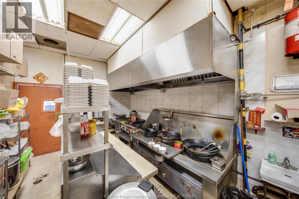 Photo 31 of 3041 Dougall Avenue Unit 6, Windsor ON