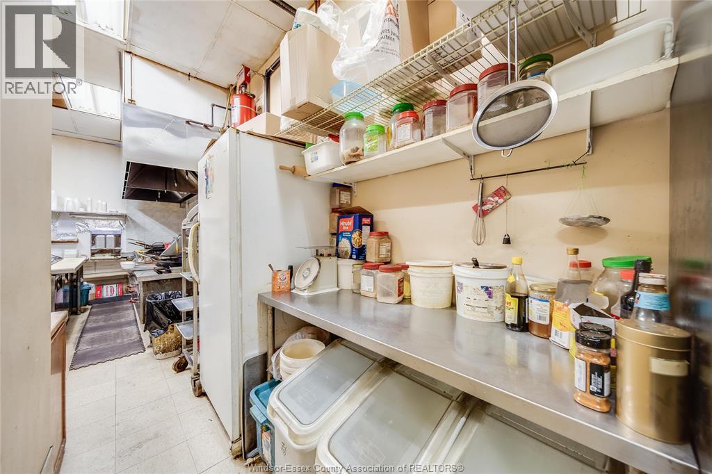 Photo 23 of 3041 Dougall Avenue Unit 6, Windsor ON