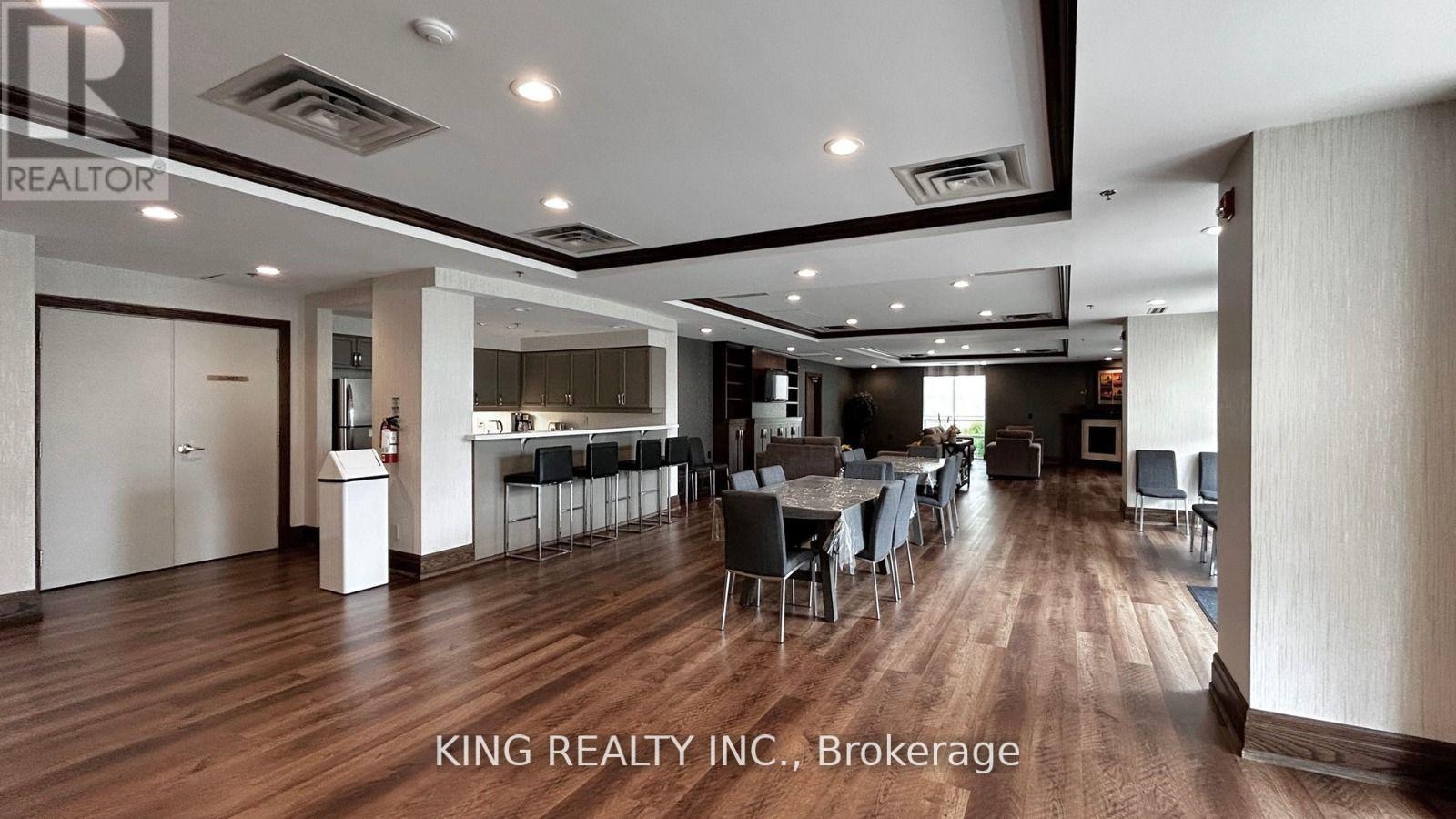 Photo 7 of 901 23 Oneida Crescent, Richmond Hill ON