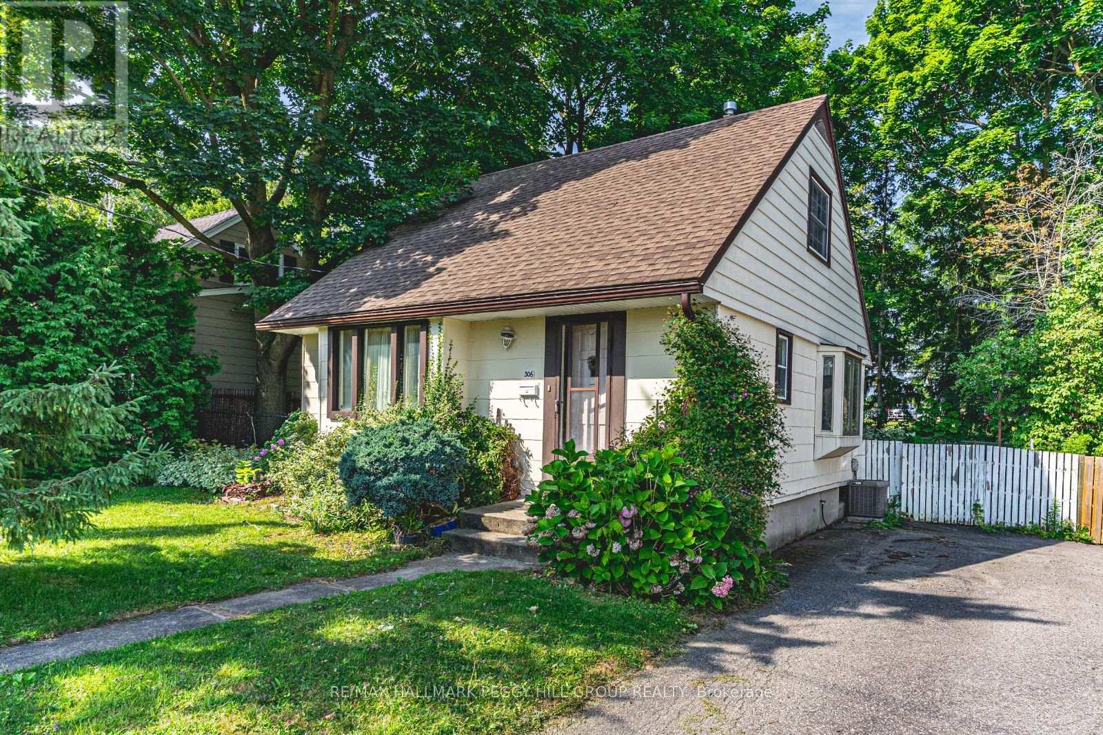 Photo 1 of 306 Cawthra Boulevard, Newmarket ON