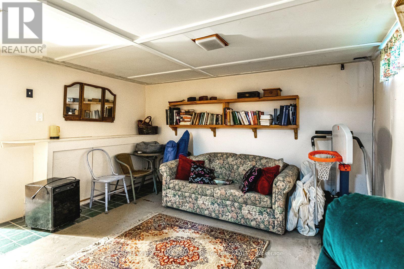 Photo 10 of 306 Cawthra Boulevard, Newmarket ON