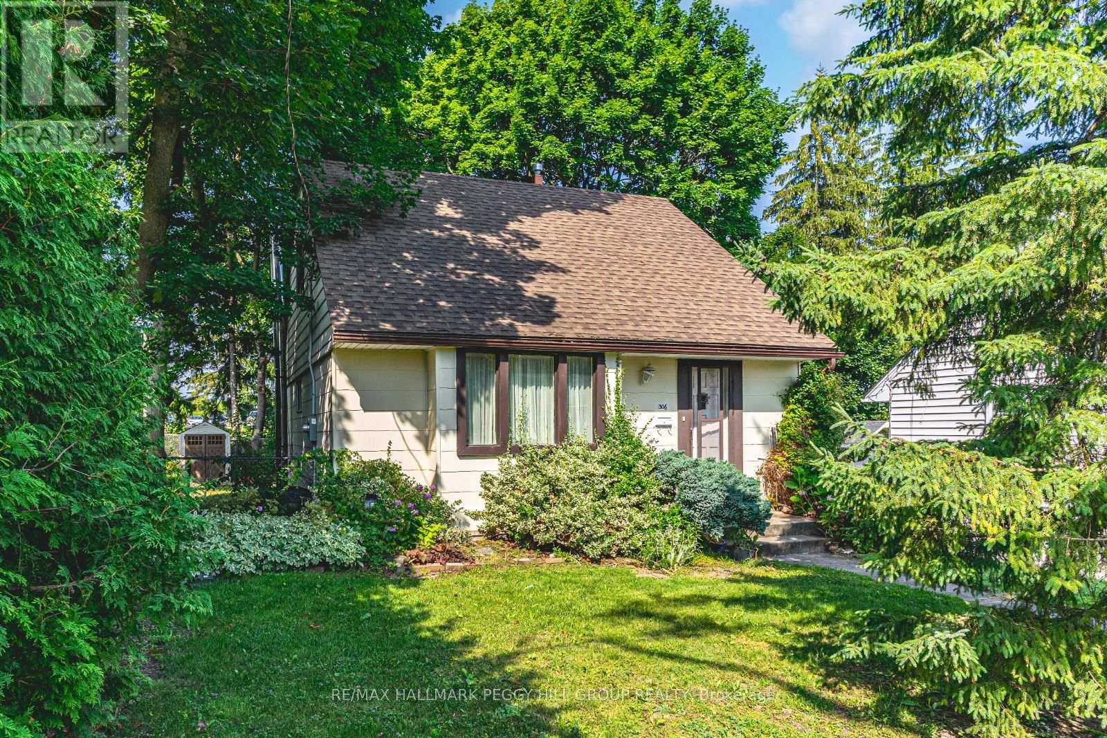 Photo 13 of 306 Cawthra Boulevard, Newmarket ON
