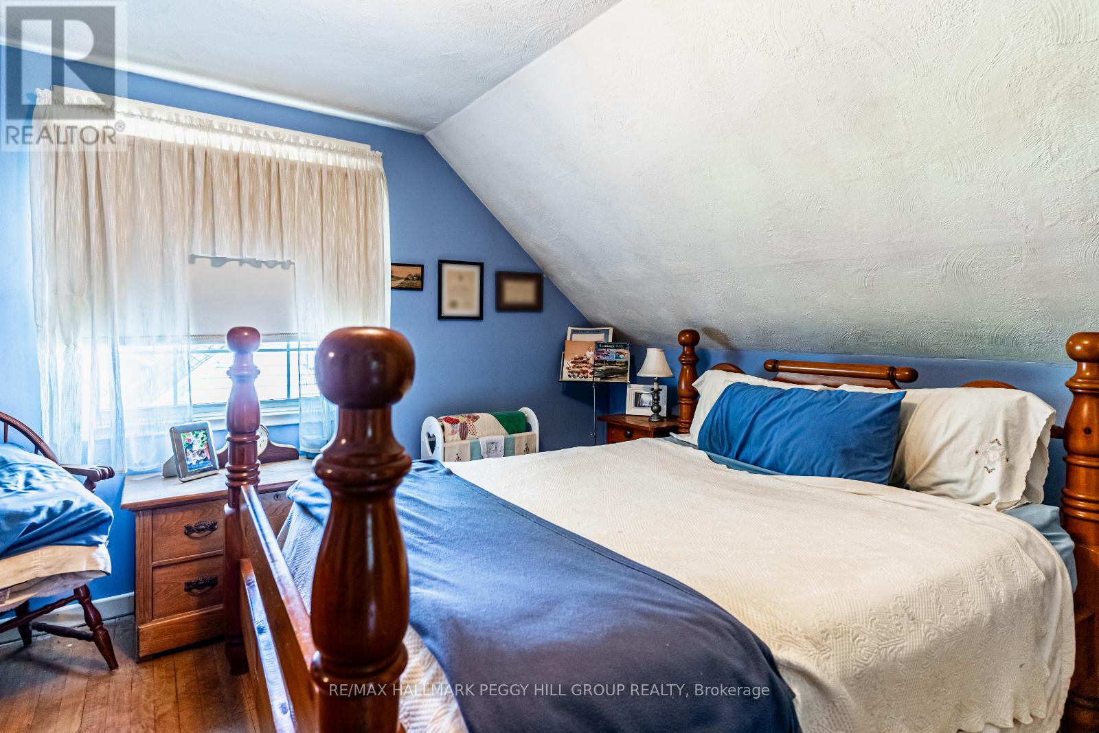 Photo 7 of 306 Cawthra Boulevard, Newmarket ON