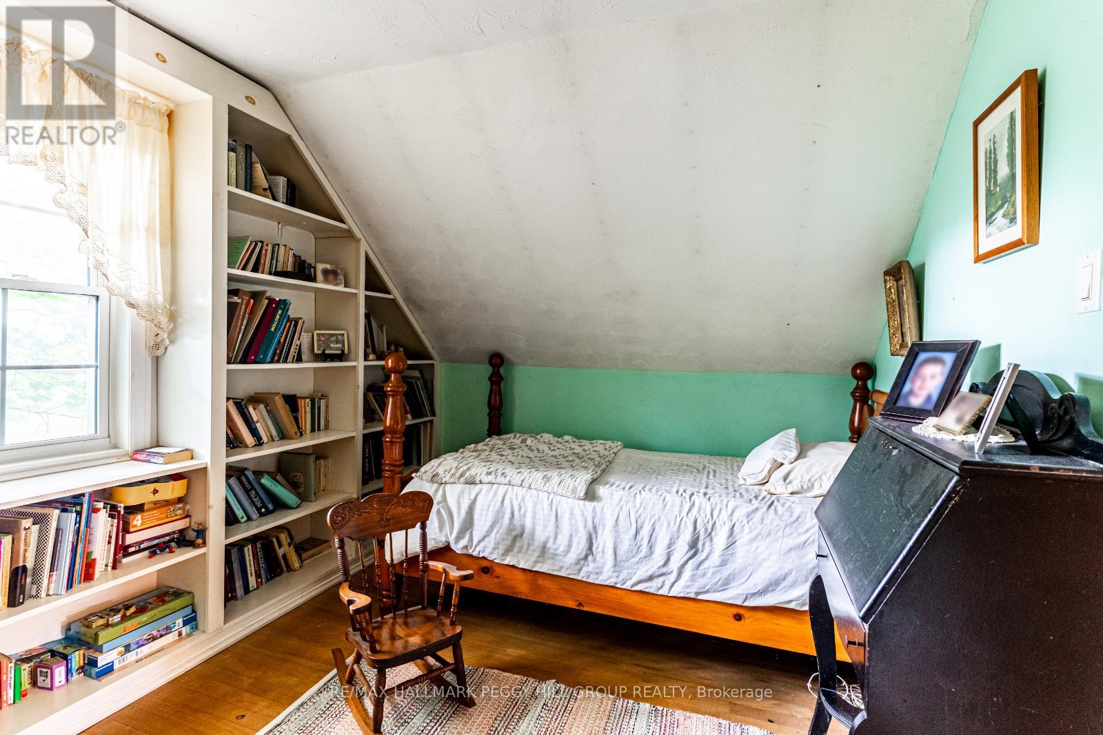 Photo 8 of 306 Cawthra Boulevard, Newmarket ON