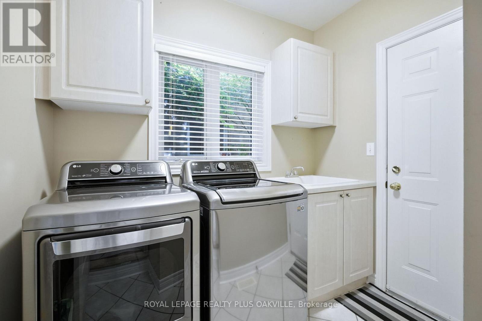 Photo 10 of 2272 Overfield Road, Oakville ON