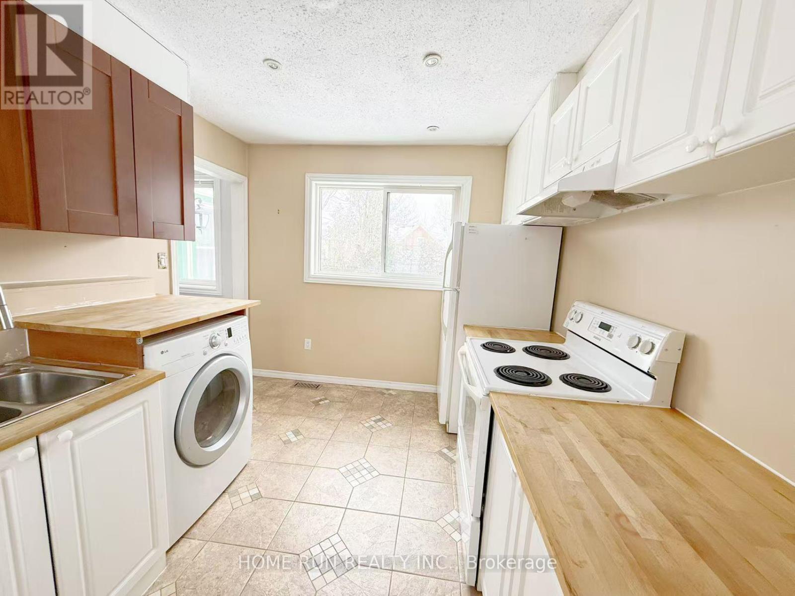 Photo 3 of 12 Herriott Street, Carleton Place ON