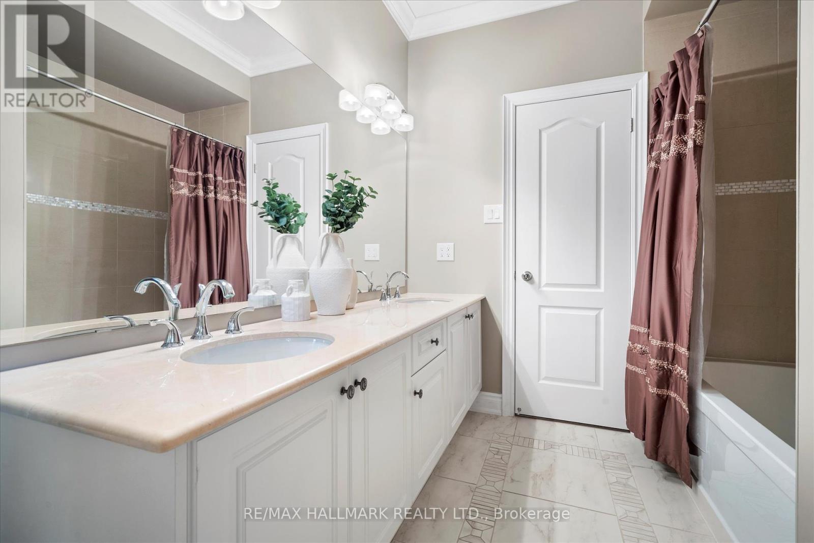 Photo 43 of 24 Diamond Valley Drive, Oromedonte ON