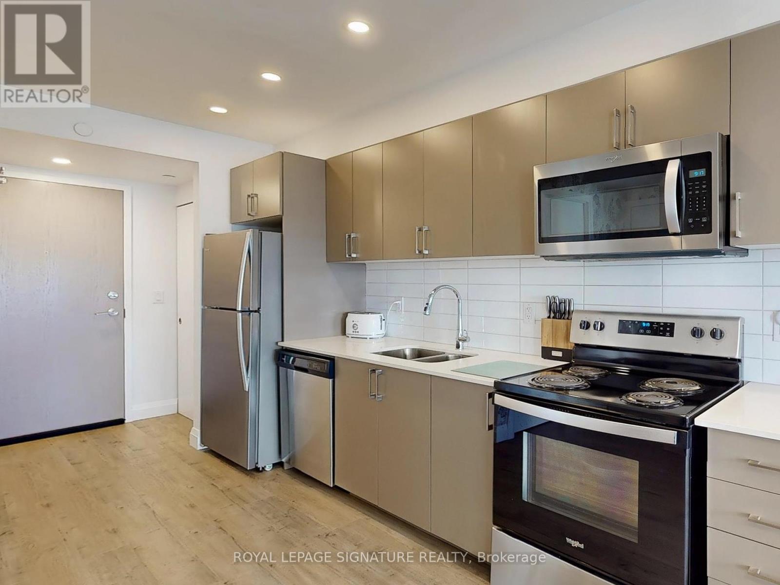 Photo 13 of 703 58 Lakeside Terrace, Barrie ON
