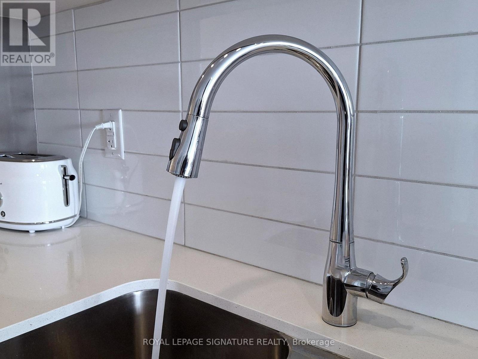 Photo 8 of 703 58 Lakeside Terrace, Barrie ON