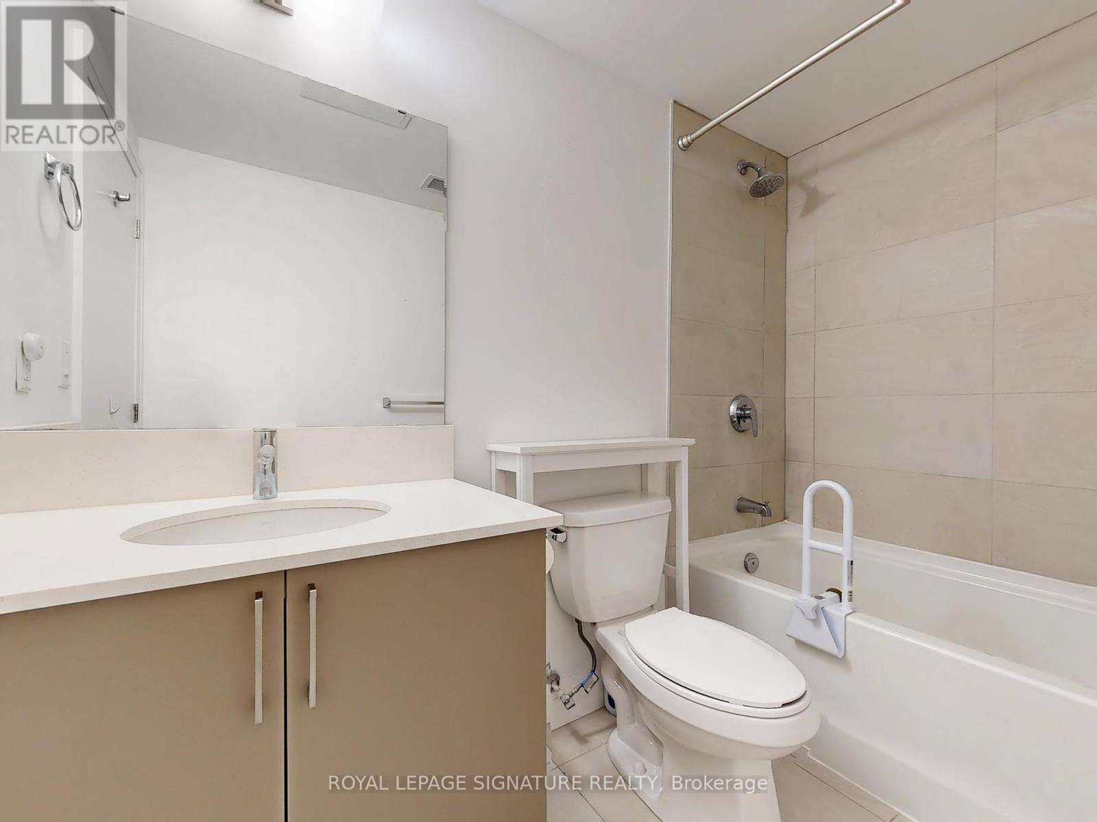 Photo 15 of 703 58 Lakeside Terrace, Barrie ON