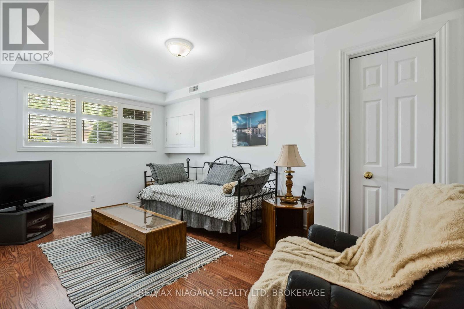 Photo 11 of 8123 Beaver Glen Drive, Niagara Falls ON