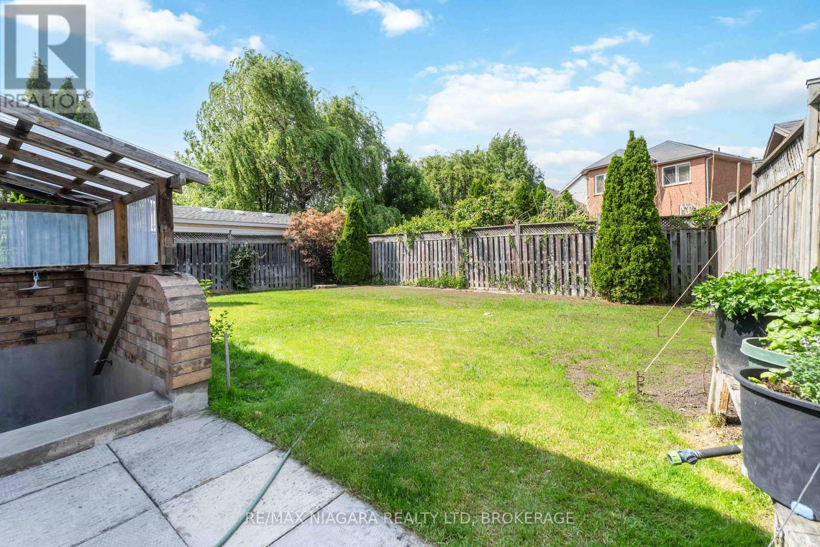 Photo 3 of 8123 Beaver Glen Drive, Niagara Falls ON