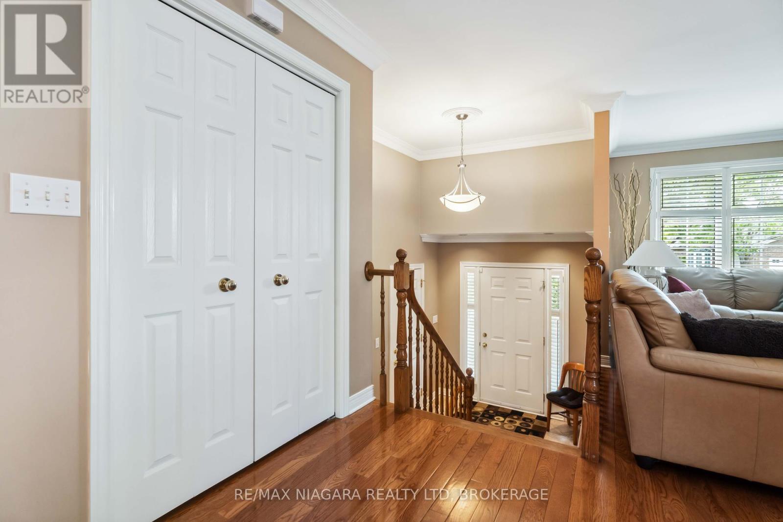 Photo 5 of 8123 Beaver Glen Drive, Niagara Falls ON