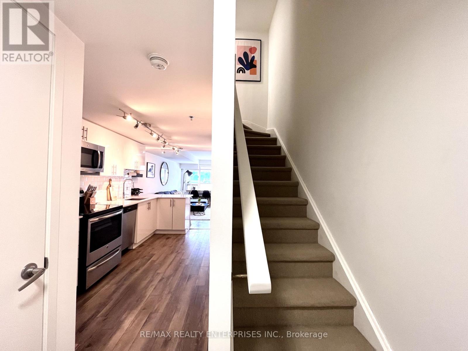 Photo 25 of Th 1 11 Superior Avenue, Toronto ON