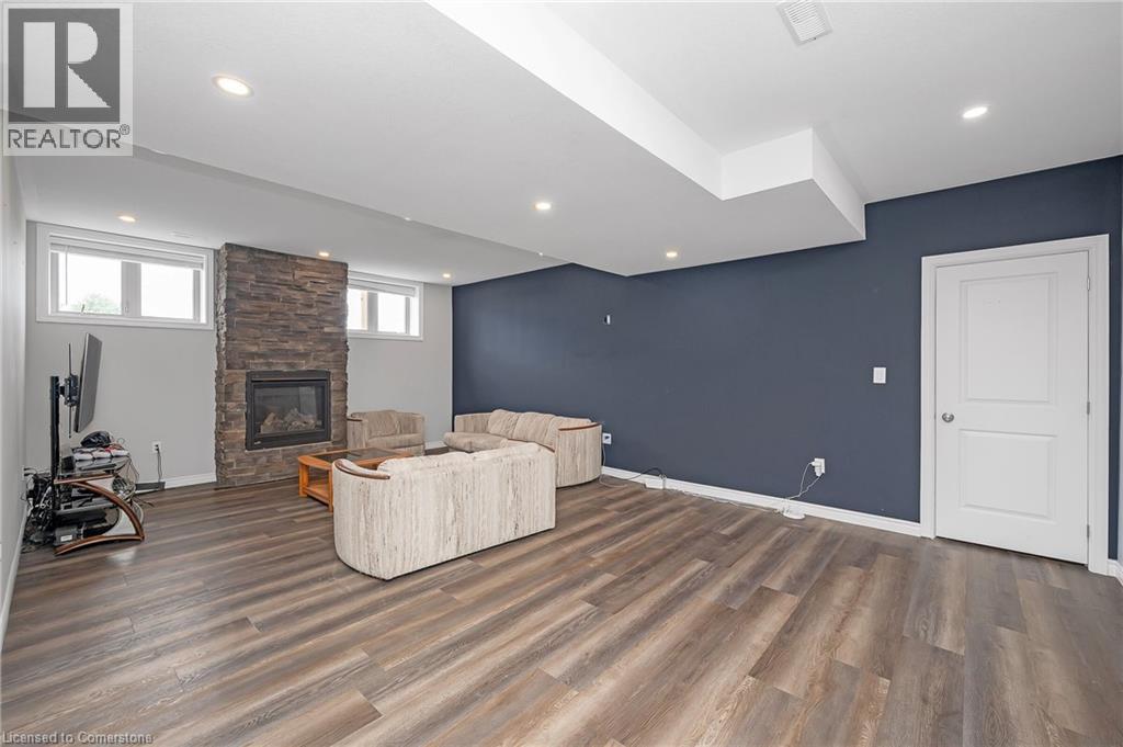 Photo 13 of 628 Mt Pleasant Road, Brantford ON