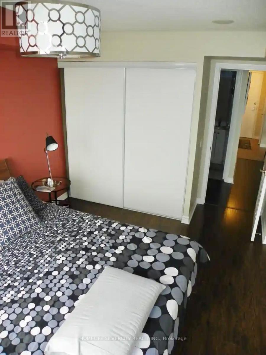 Photo 8 of 1503 55 Strathaven Drive, Mississauga ON