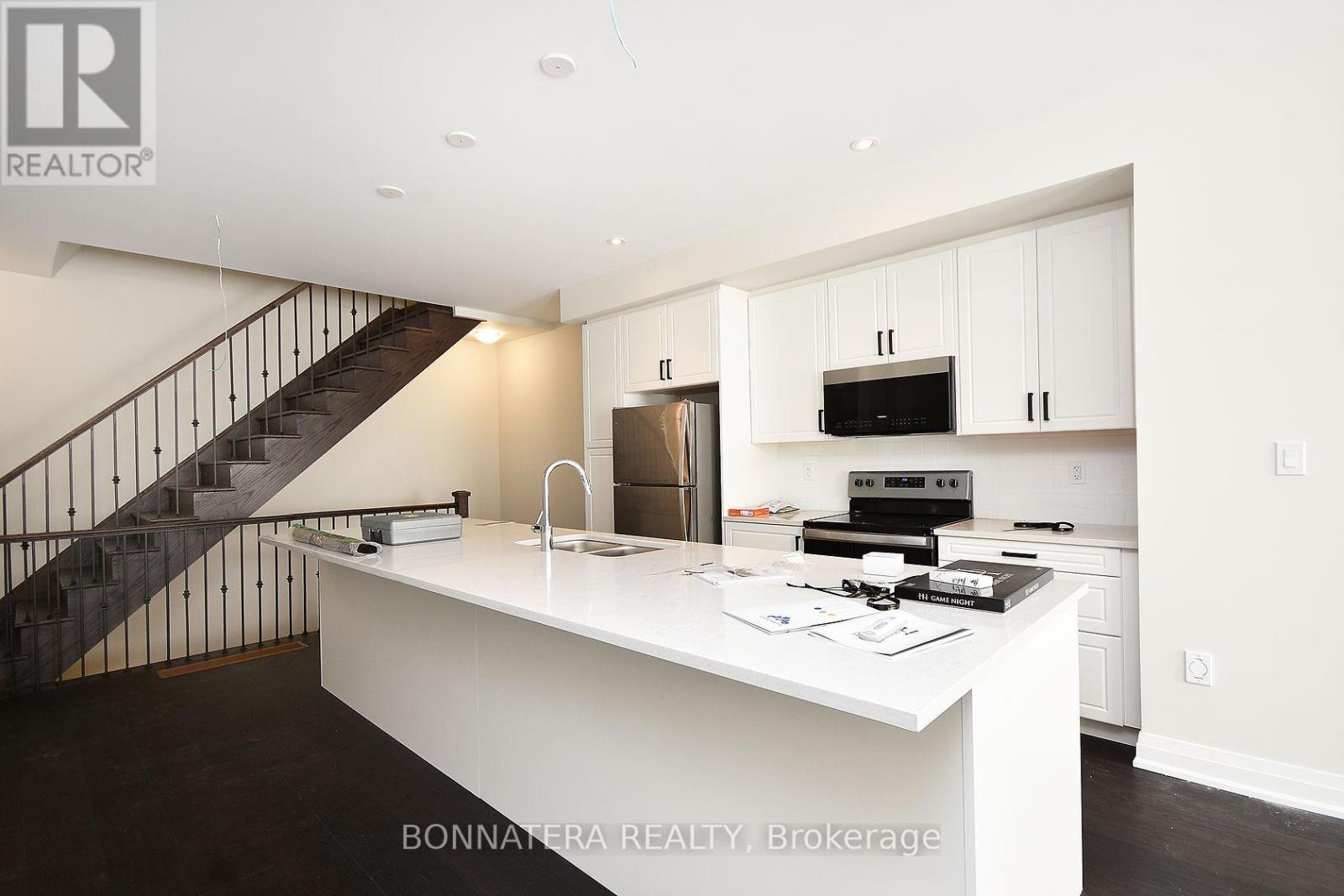 Photo 10 of 2461 Belt Lane, Oakville ON