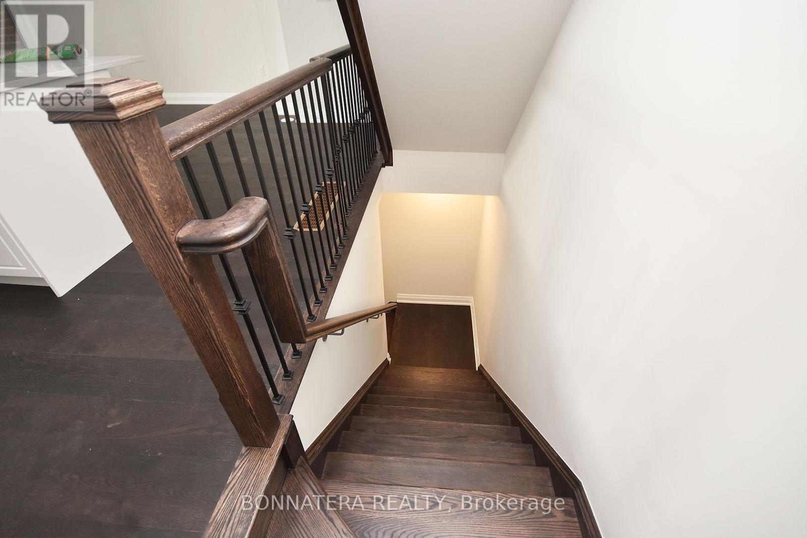 Photo 6 of 2461 Belt Lane, Oakville ON