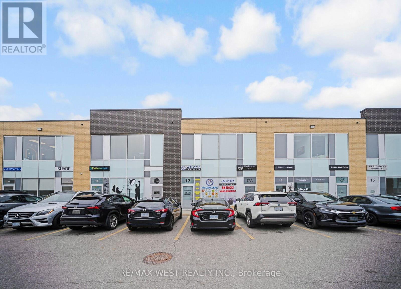 Photo 14 of 17 1235 Queensway E, Mississauga ON