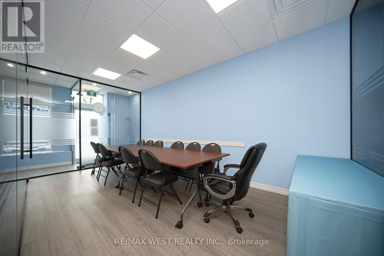 Photo 7 of 17 1235 Queensway E, Mississauga ON