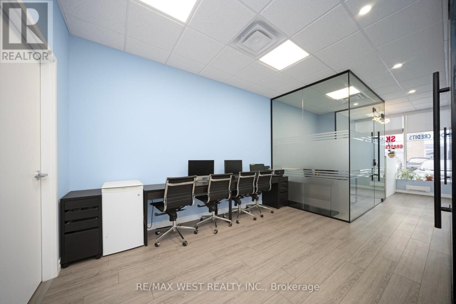 Photo 2 of 17 1235 Queensway E, Mississauga ON