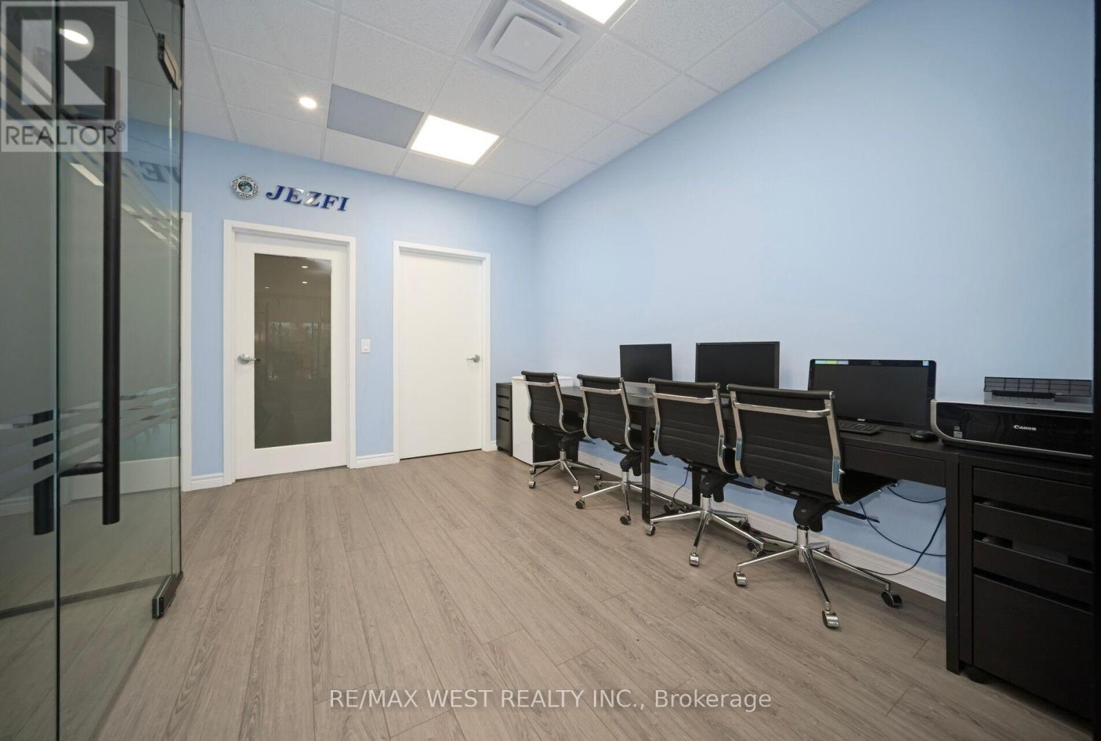 Photo 9 of 17 1235 Queensway E, Mississauga ON