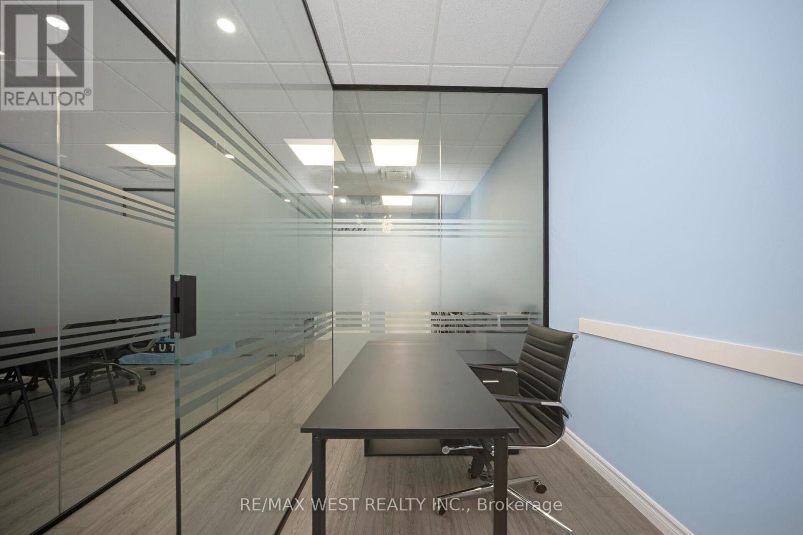 Photo 3 of 17 1235 Queensway E, Mississauga ON