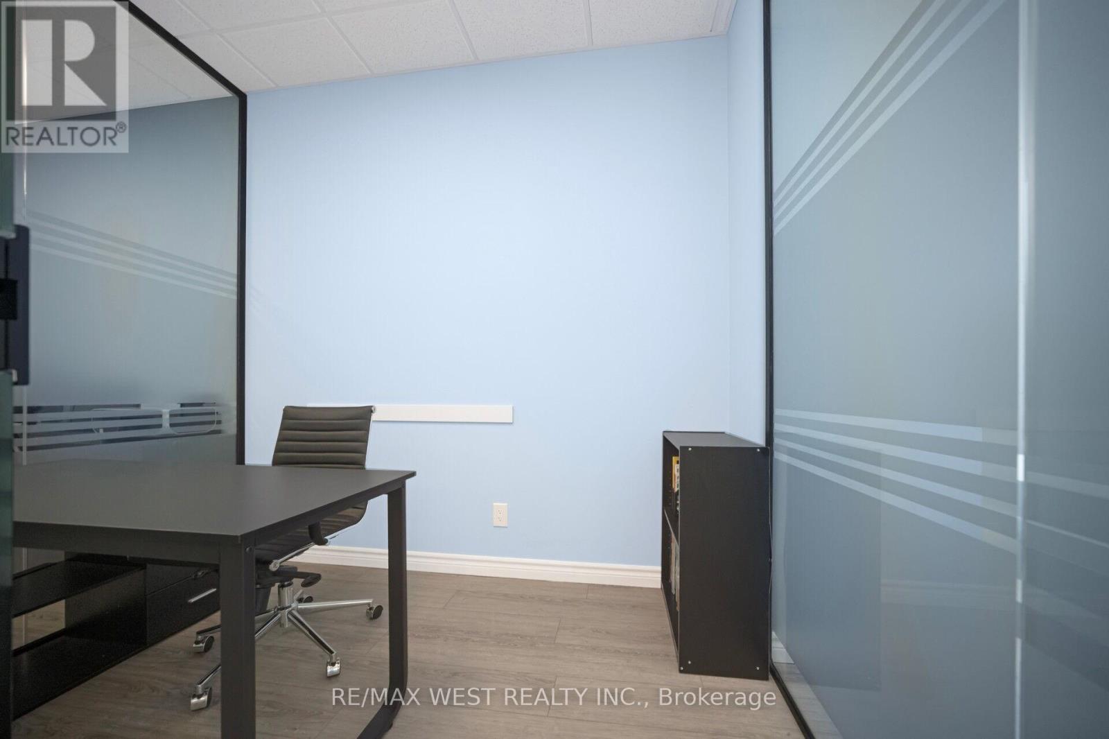 Photo 12 of 17 1235 Queensway E, Mississauga ON