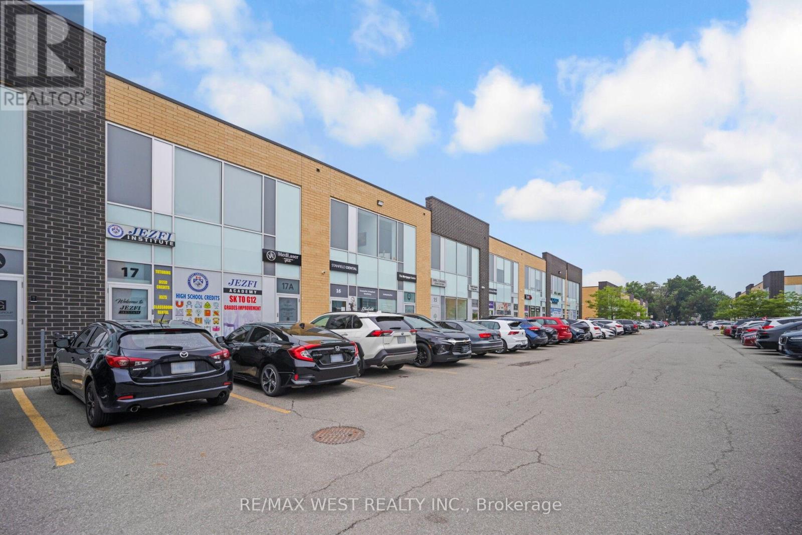 Photo 5 of 17 1235 Queensway E, Mississauga ON