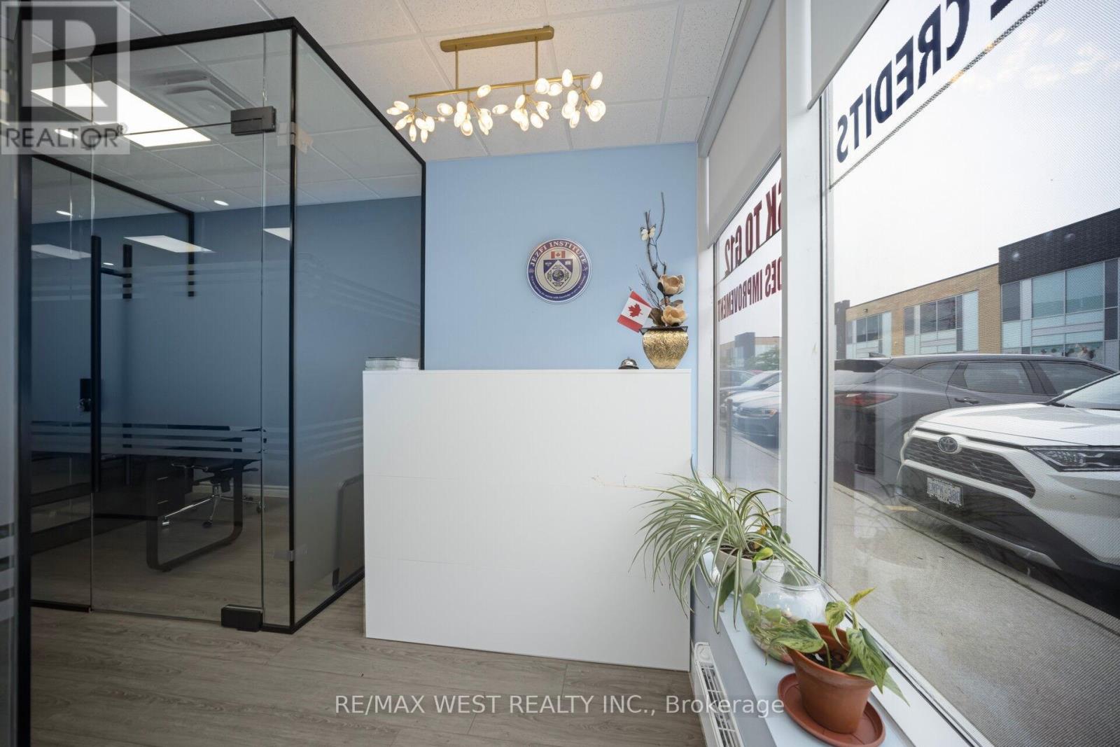 Photo 13 of 17 1235 Queensway E, Mississauga ON