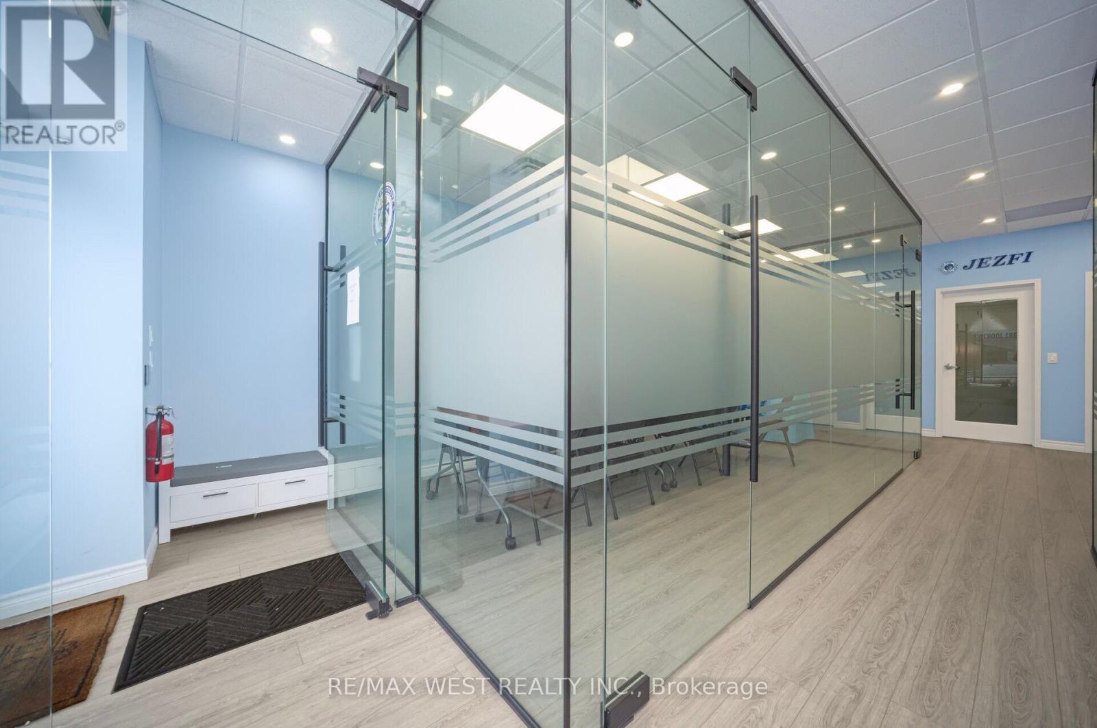 Photo 17 of 17 1235 Queensway E, Mississauga ON