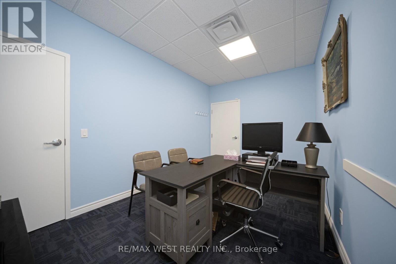 Photo 15 of 17 1235 Queensway E, Mississauga ON