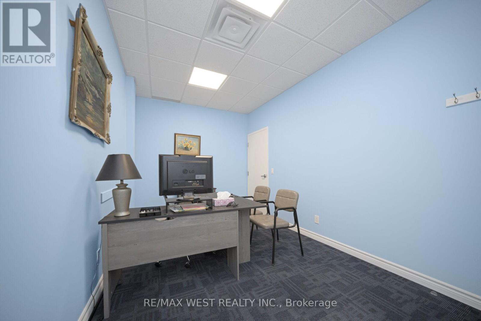 Photo 10 of 17 1235 Queensway E, Mississauga ON