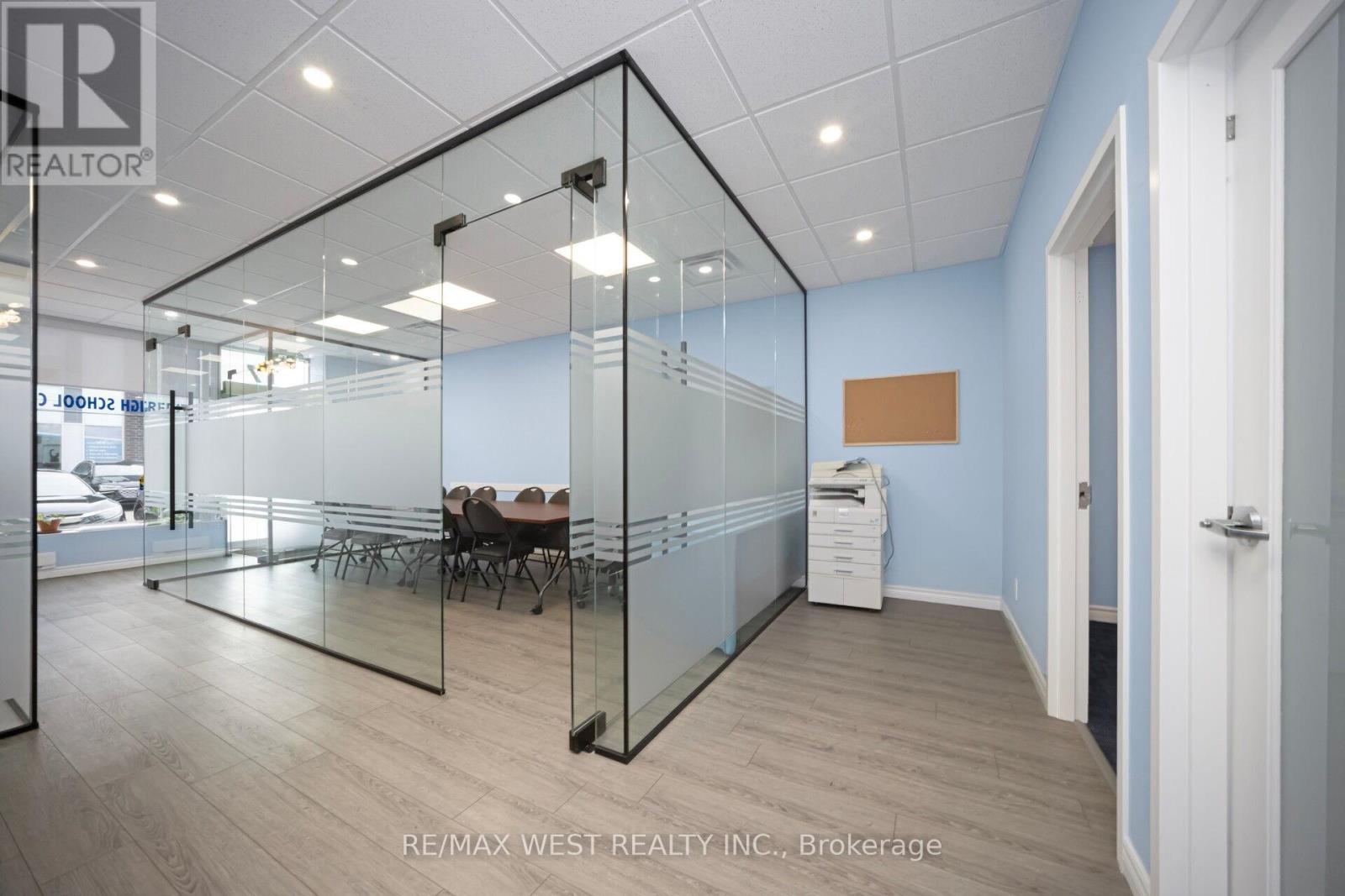 Photo 18 of 17 1235 Queensway E, Mississauga ON