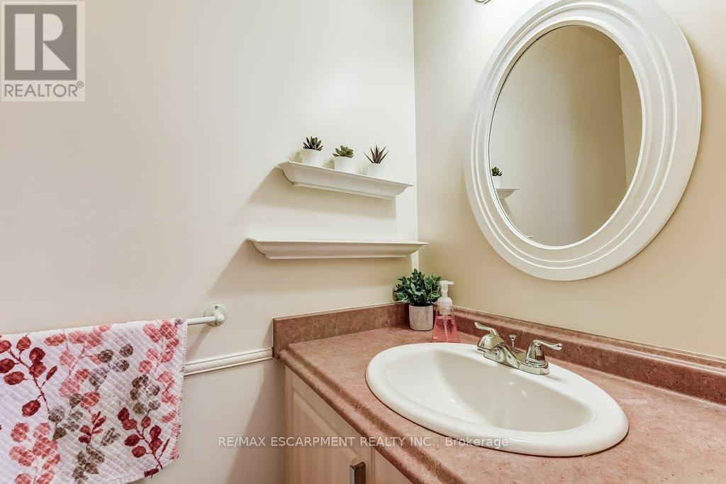 Photo 15 of 2779 Andorra Circle, Mississauga ON