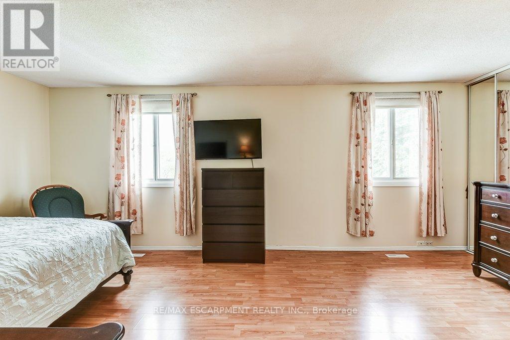Photo 8 of 2779 Andorra Circle, Mississauga ON