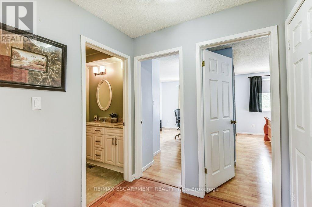 Photo 28 of 2779 Andorra Circle, Mississauga ON