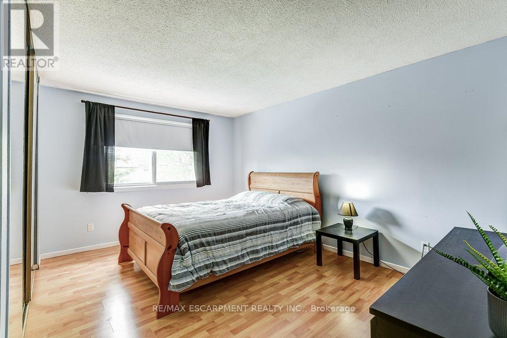 Photo 16 of 2779 Andorra Circle, Mississauga ON