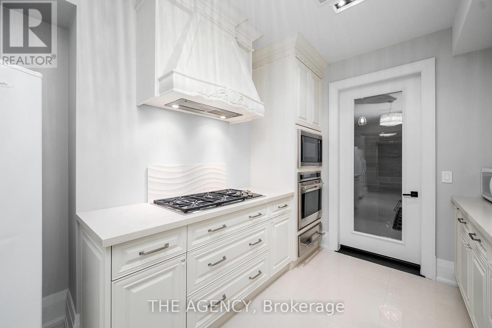 Photo 35 of 49 Bayside Court, Vaughan ON