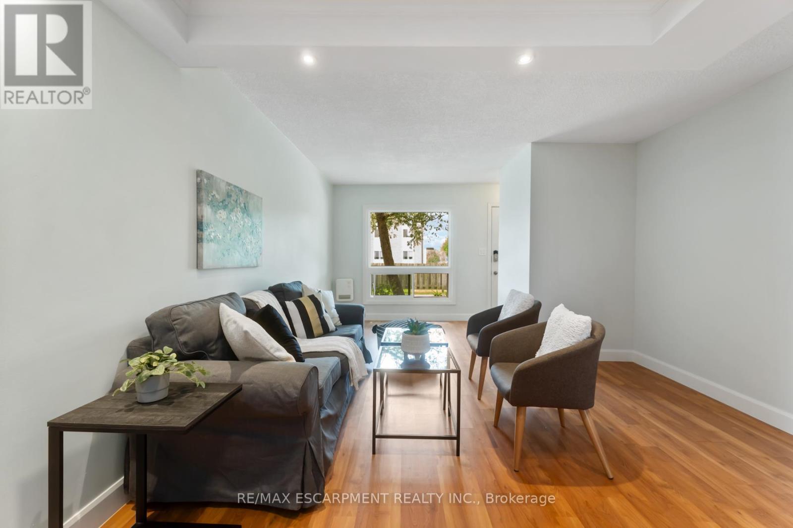 Photo 13 of 10 8646 Willoughby Drive, Niagara Falls ON