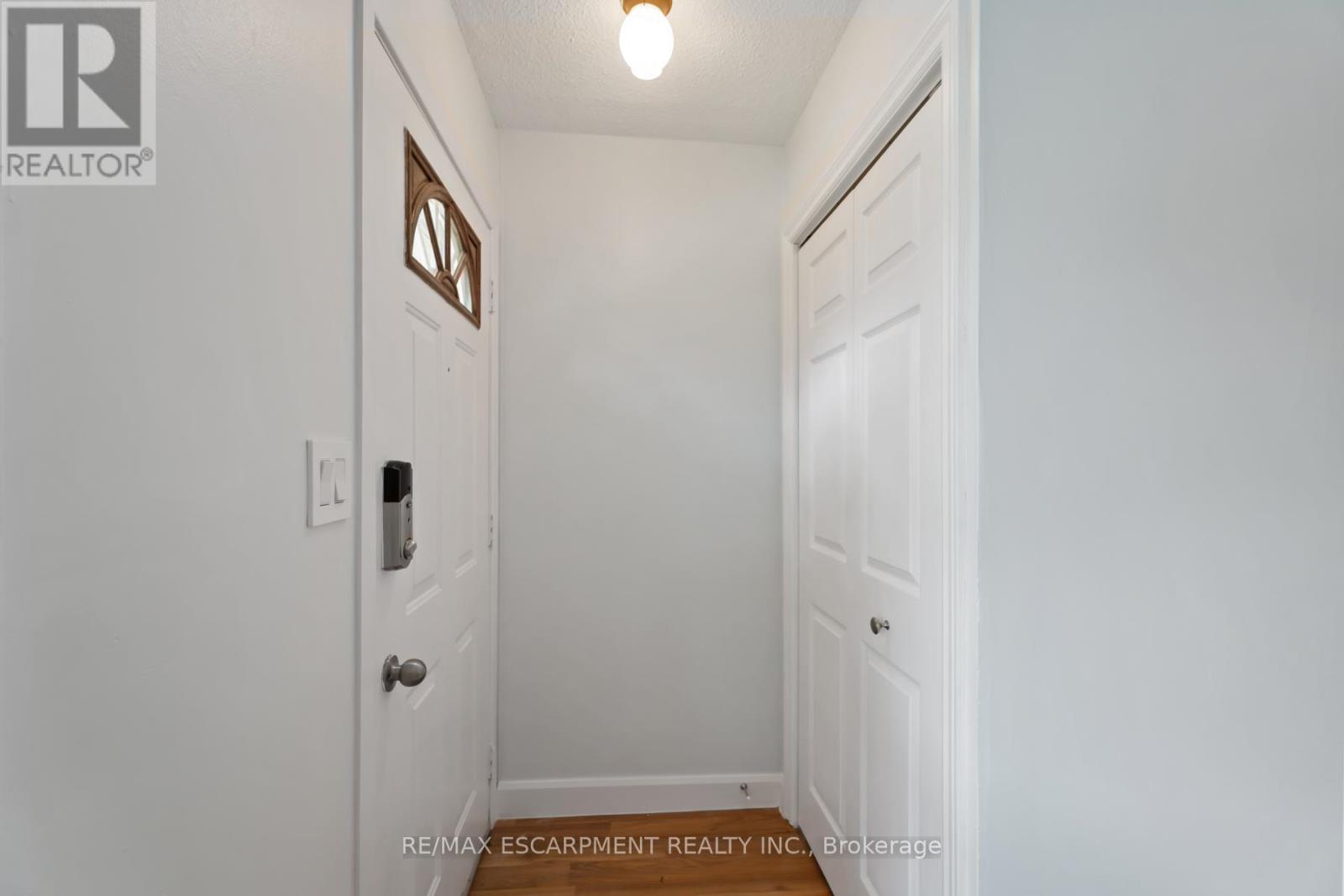 Photo 6 of 10 8646 Willoughby Drive, Niagara Falls ON