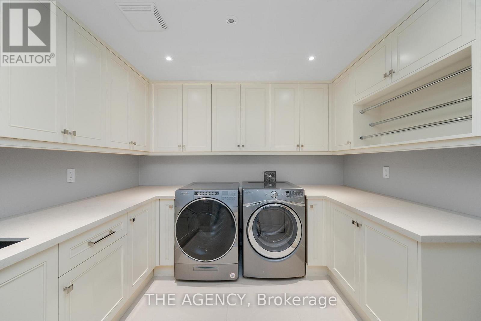 Photo 39 of 49 Bayside Court, Vaughan ON
