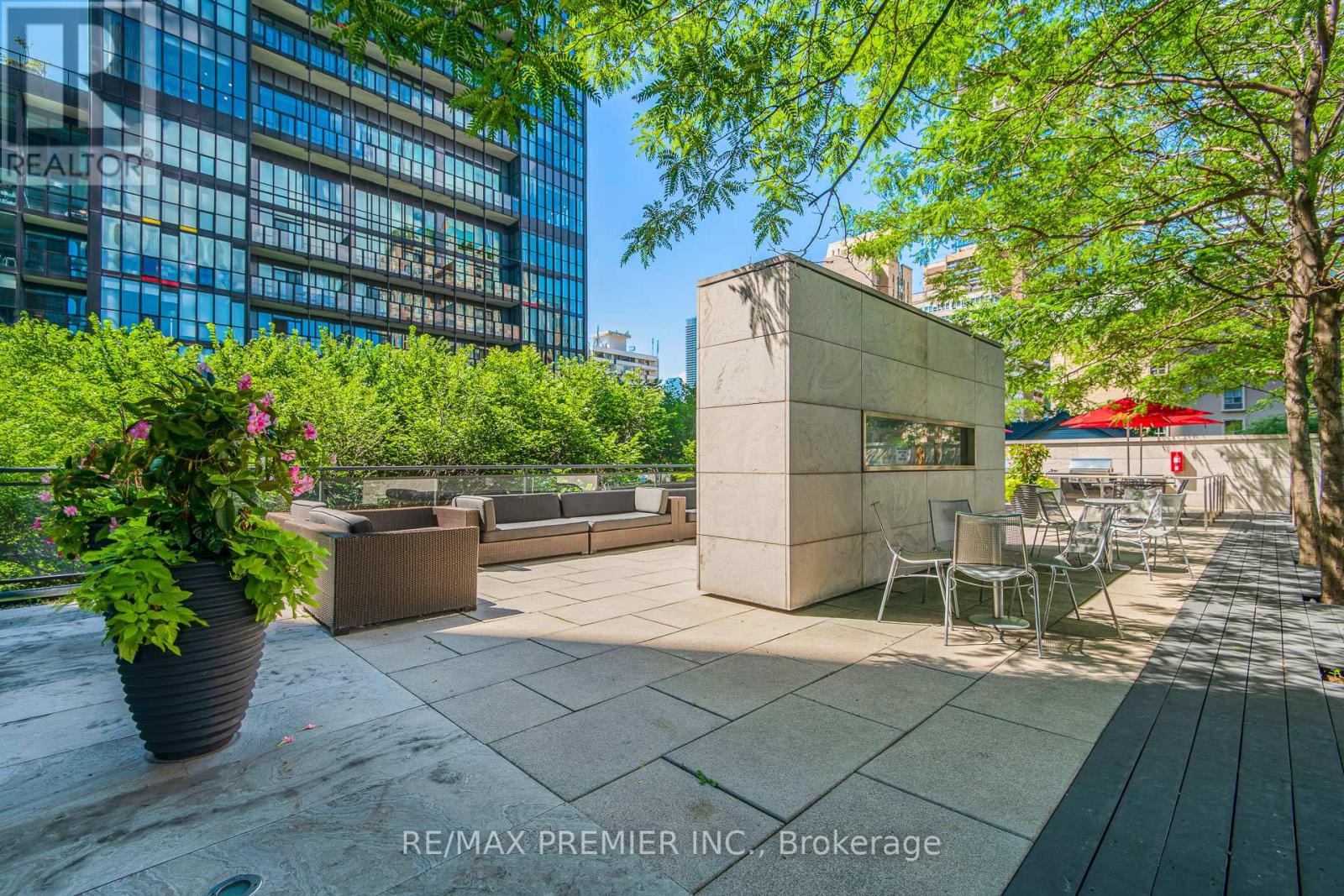 Photo 2 of 508 110 Charles Street E, Toronto ON