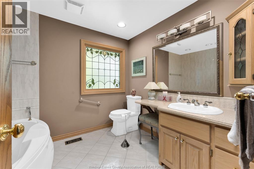Photo 24 of 1506 Whitewood, Kingsville ON