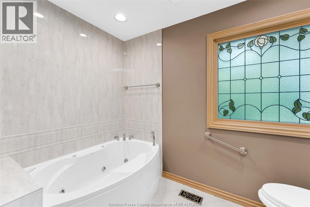 Photo 25 of 1506 Whitewood, Kingsville ON