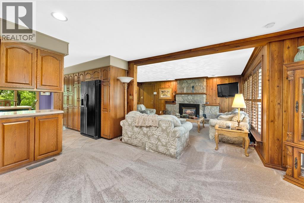 Photo 9 of 1506 Whitewood, Kingsville ON