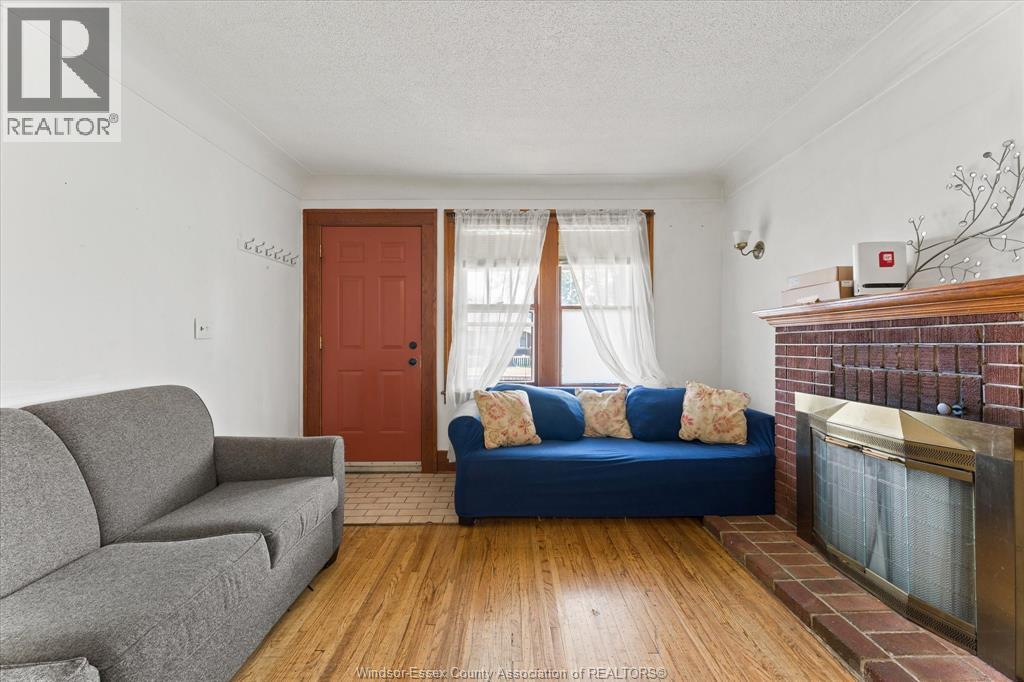 Photo 15 of 637 Rankin, Windsor ON