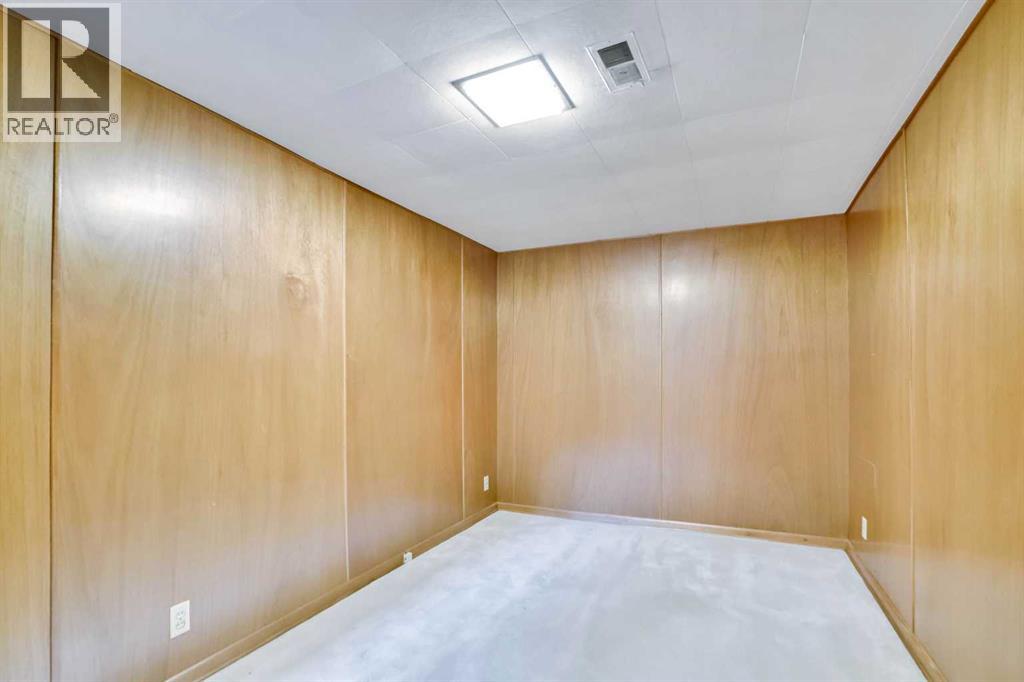 Single Family House Bungalow for Sale in  Kelwood Drive SW Glendale Calgary 