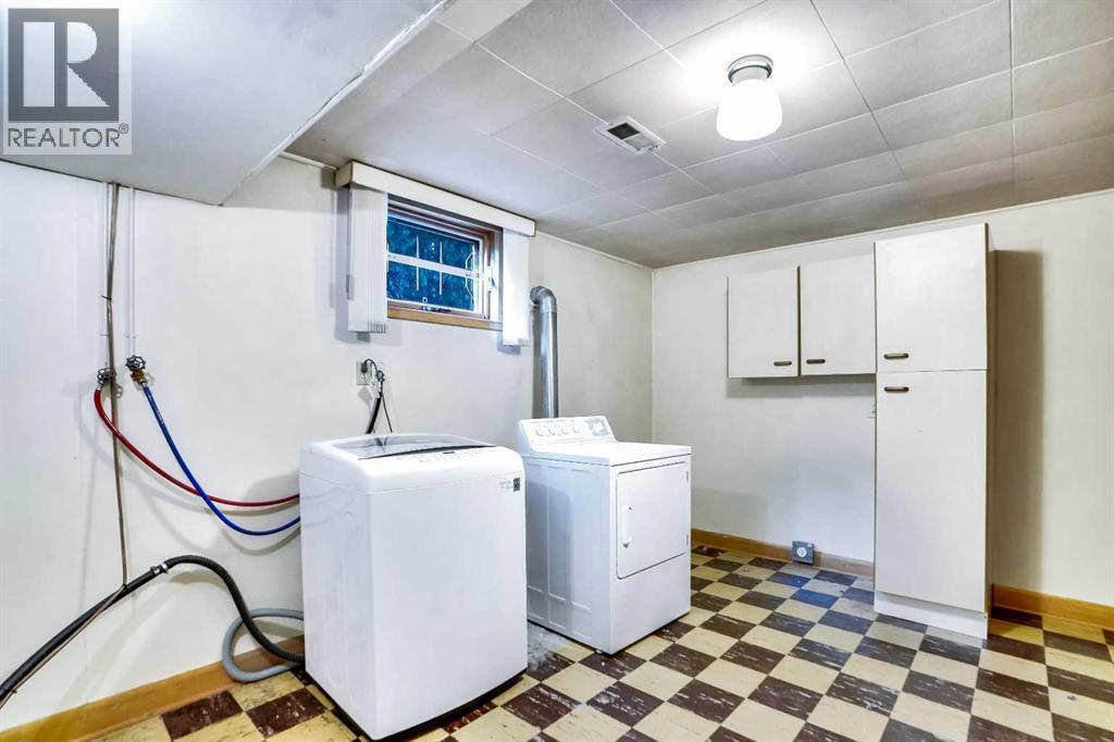 Single Family House Bungalow for Sale in  Kelwood Drive SW Glendale Calgary 